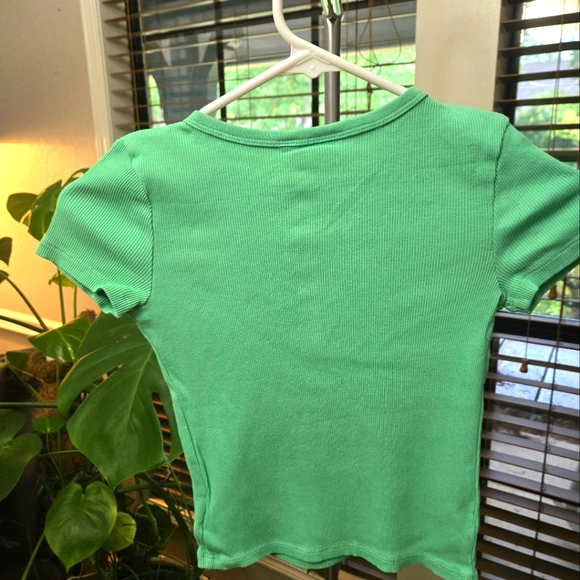 🖤5/$25🐝 Girls Gap Scoop Neck Button Tee Shirt Green Size Medium EUC - Picture 3 of 3